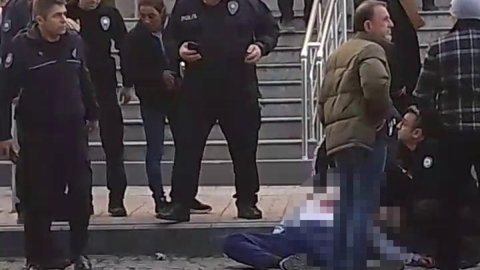 Adliye önünde cinsel istismar cinayeti! Kalbinden bıçakladı