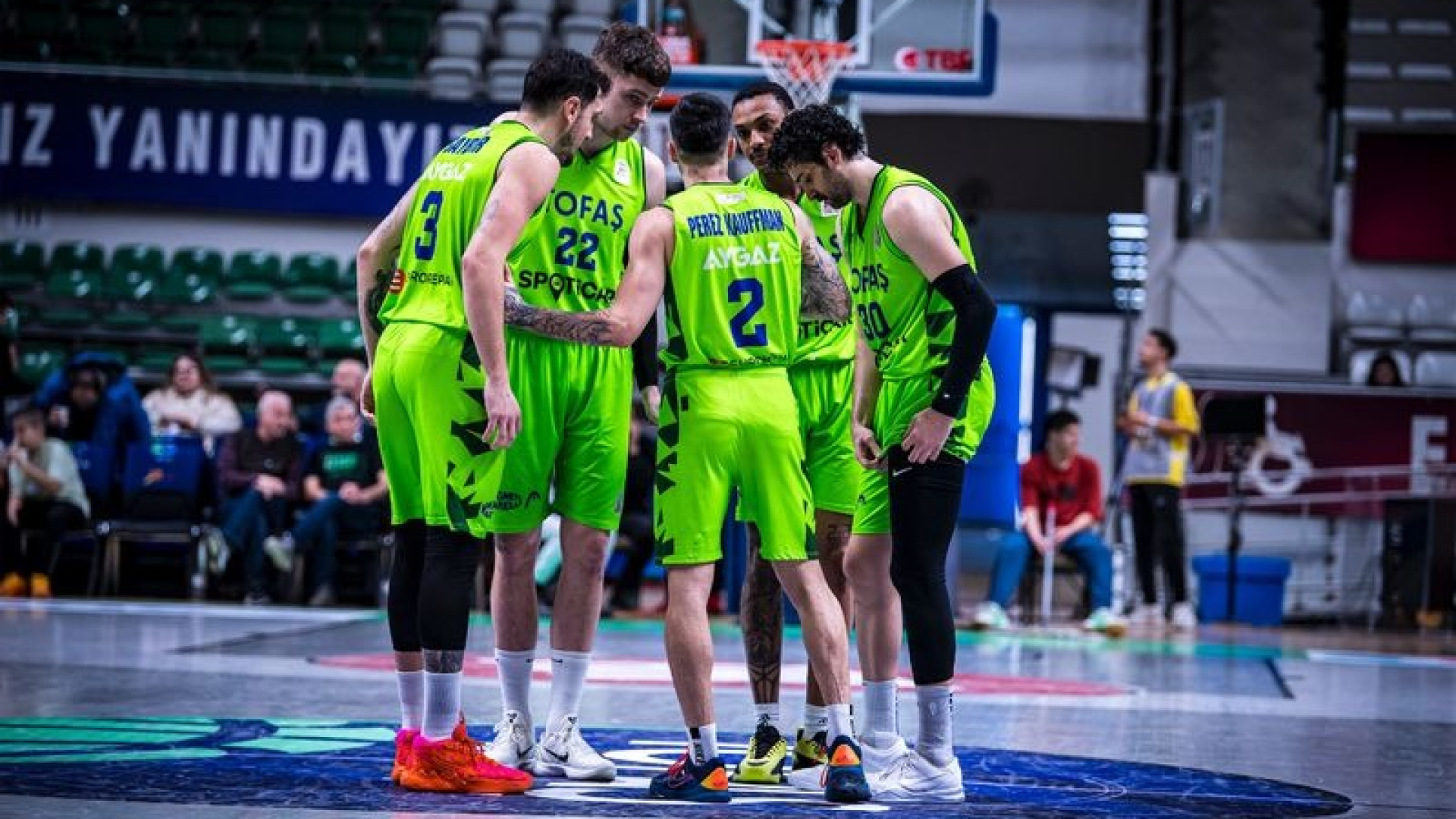 AEK, TOFAŞ'ı 96-88 Mağlup Etti: Basketbol Şampiyonlar Ligi'nde Grup Liderliği Sürüyor