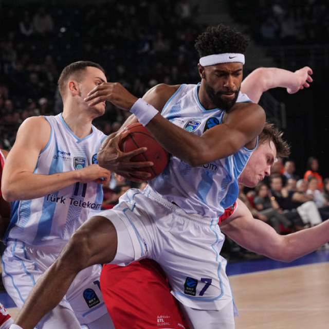 Türk Telekom, adını çeyrek finale yazdırdı!