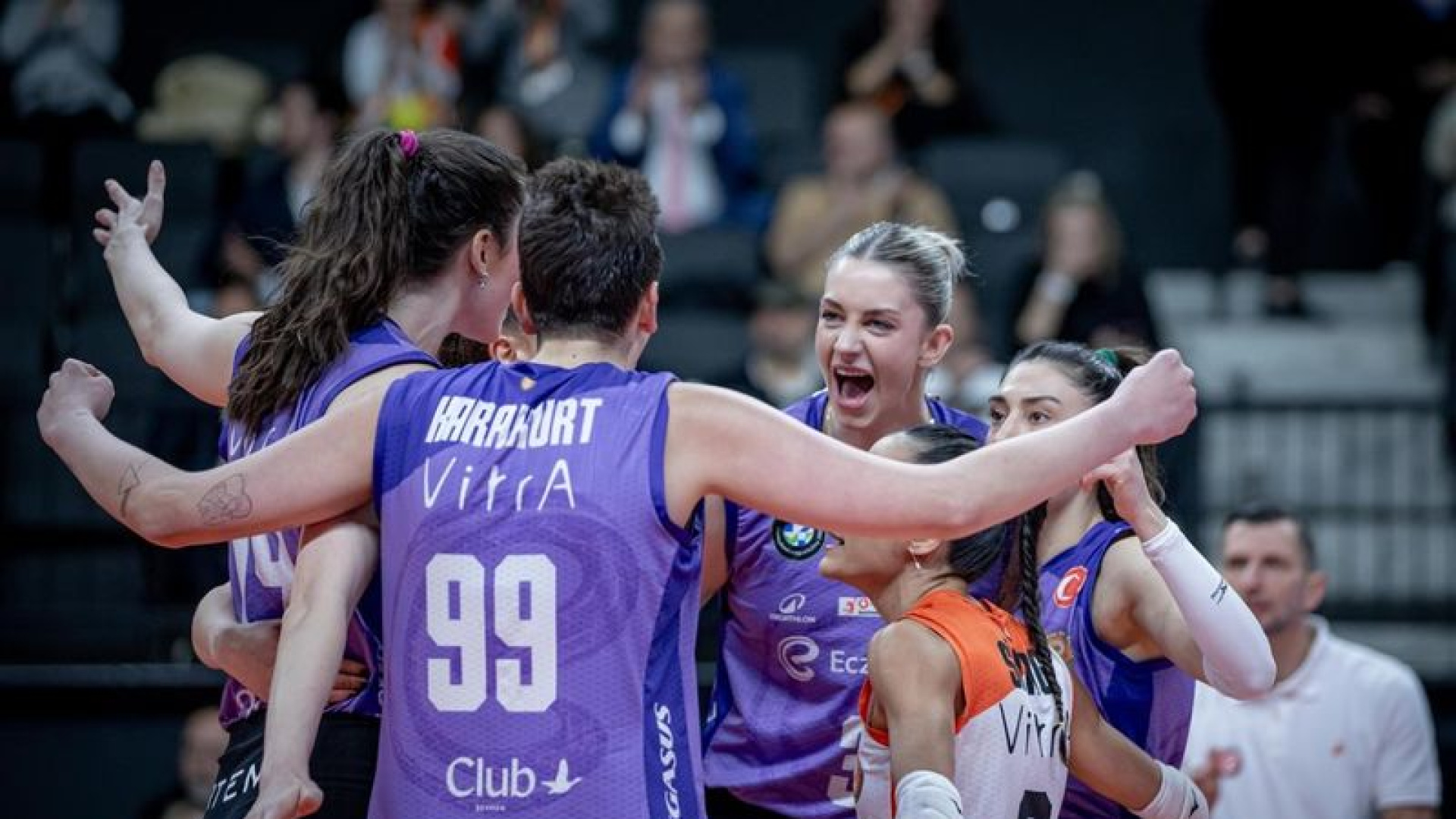 Eczacıbaşı Dynavit, Şampiyonlar Ligi'nde Rzeszow'u 3-1 Mağlup Etti