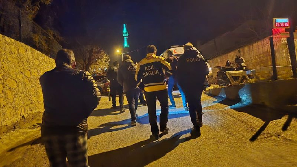 Baba ve oğul son anda kurtuldu