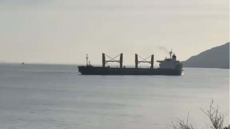 Çanakkale Boğazı'nda karaya oturan gemi kurtarıldı