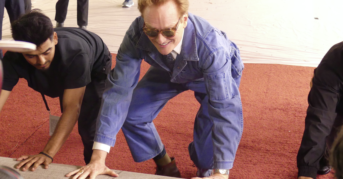 Conan O'Brien, Oscar'ın Kırmızı Halısını Serdi