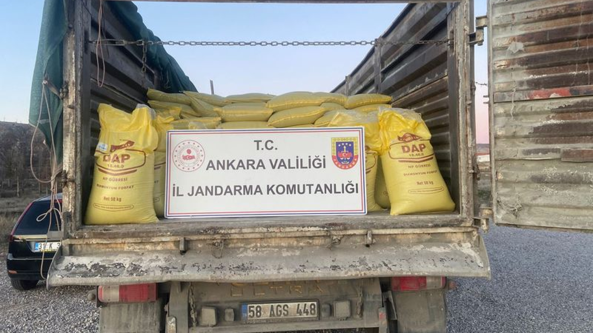 Ankara'da 5 Milyon Lira Değerinde 30 Ton Sahte Gübre Ele Geçirildi, 3 Şüpheli Yakalandı