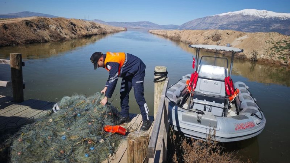 Işıklı'da 5 bin metre ağ ele geçirildi