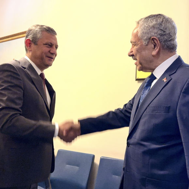 Özgür Özel'den Bülent Arınç'a ziyaret