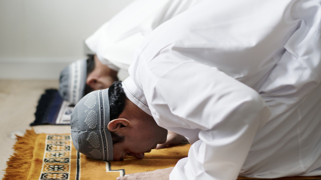 Bayram namazı farz mı, vacip mi?