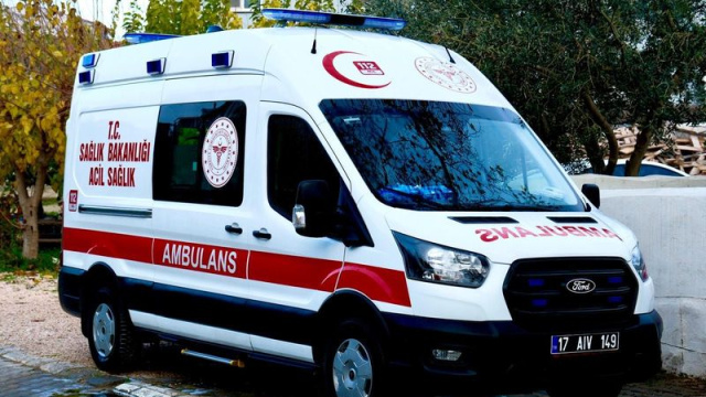 İstiflediği saman balyalarının üstüne düştü