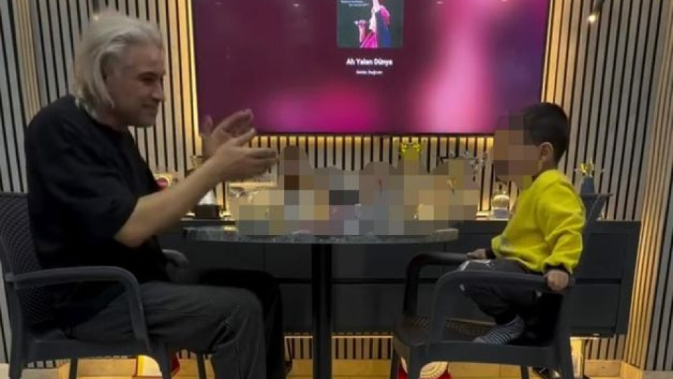 3 yaşındaki oğlunu alkol masasına oturttu