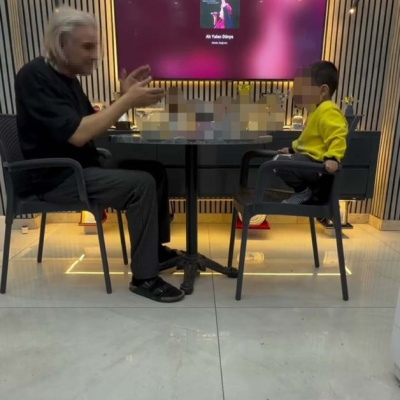 Çocuğunu alkol masasına oturtan baba serbest