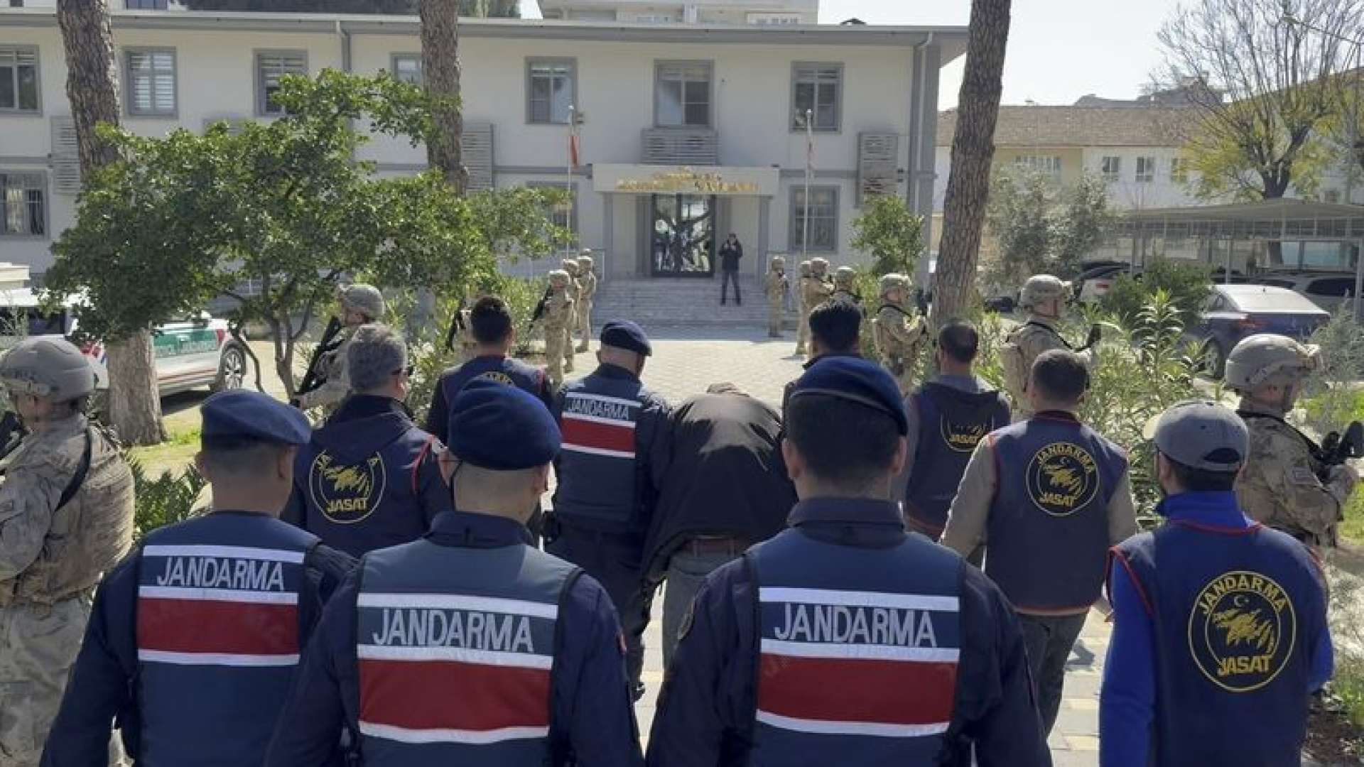 Annesini odunla öldürdü | Son dakika haberleri