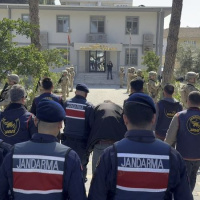 Annesini odunla öldürdü