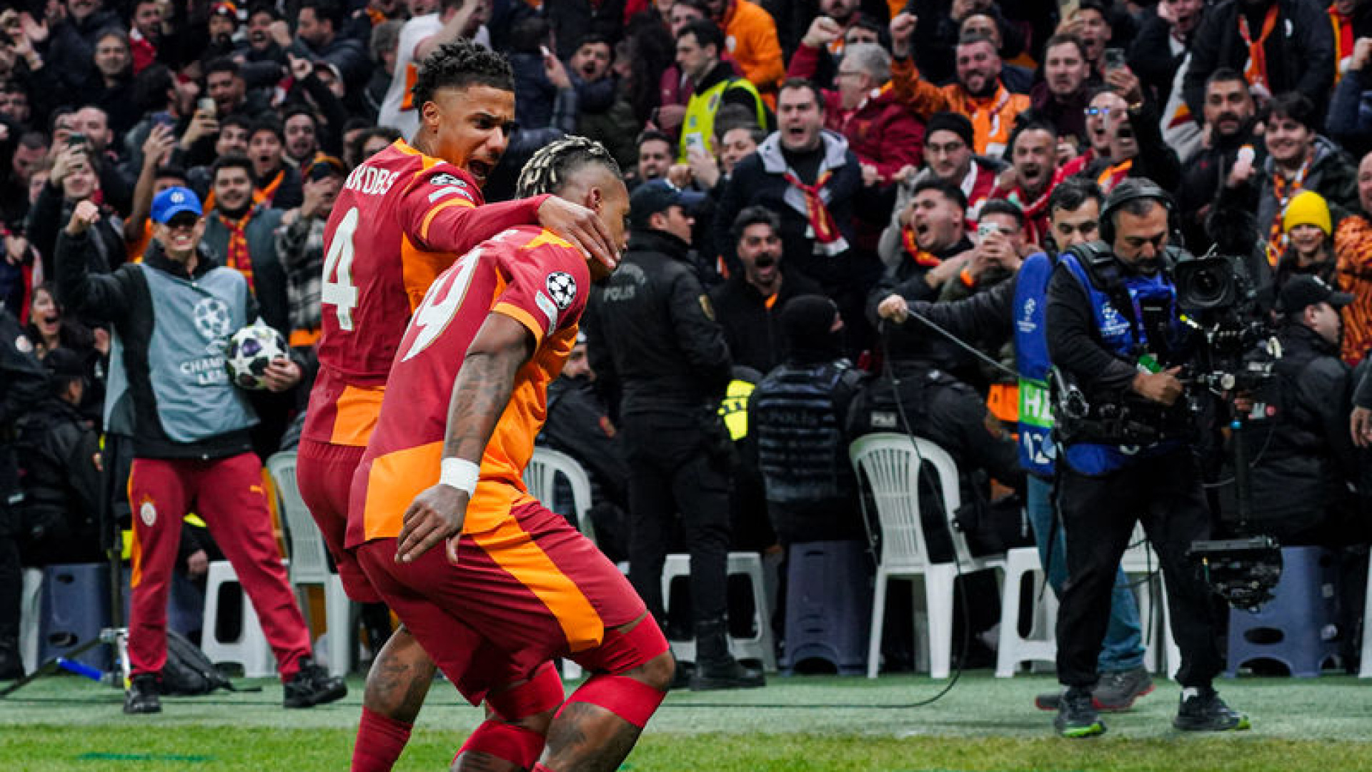 Galatasaraylı Lemina ve Jakobs, Şampiyonlar Ligi'nde Haftanın 11'ine Seçildi