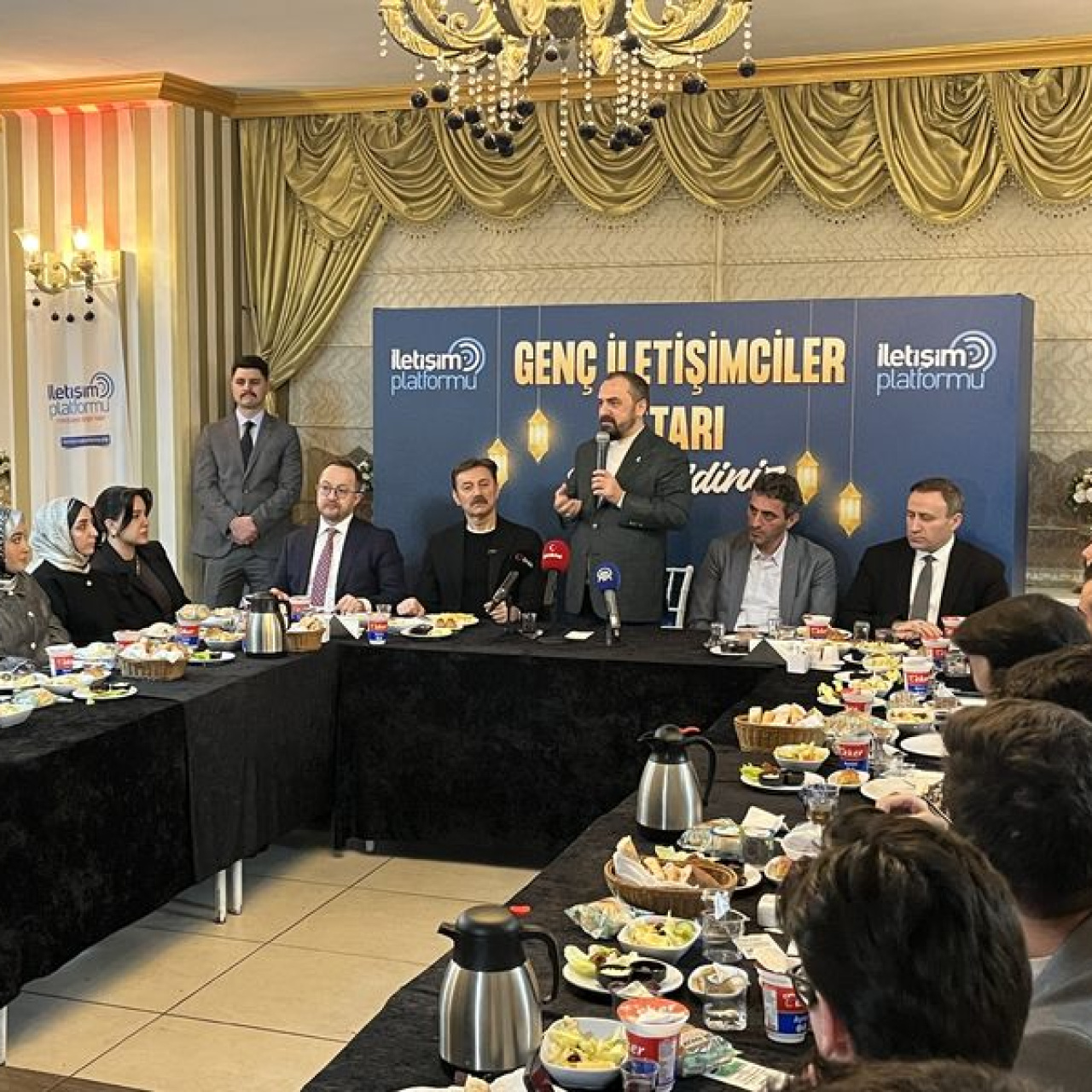 İletişimciler AK Parti programında buluştu