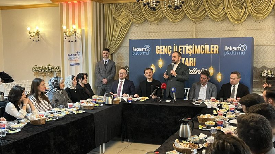 İletişimciler AK Parti programında buluştu