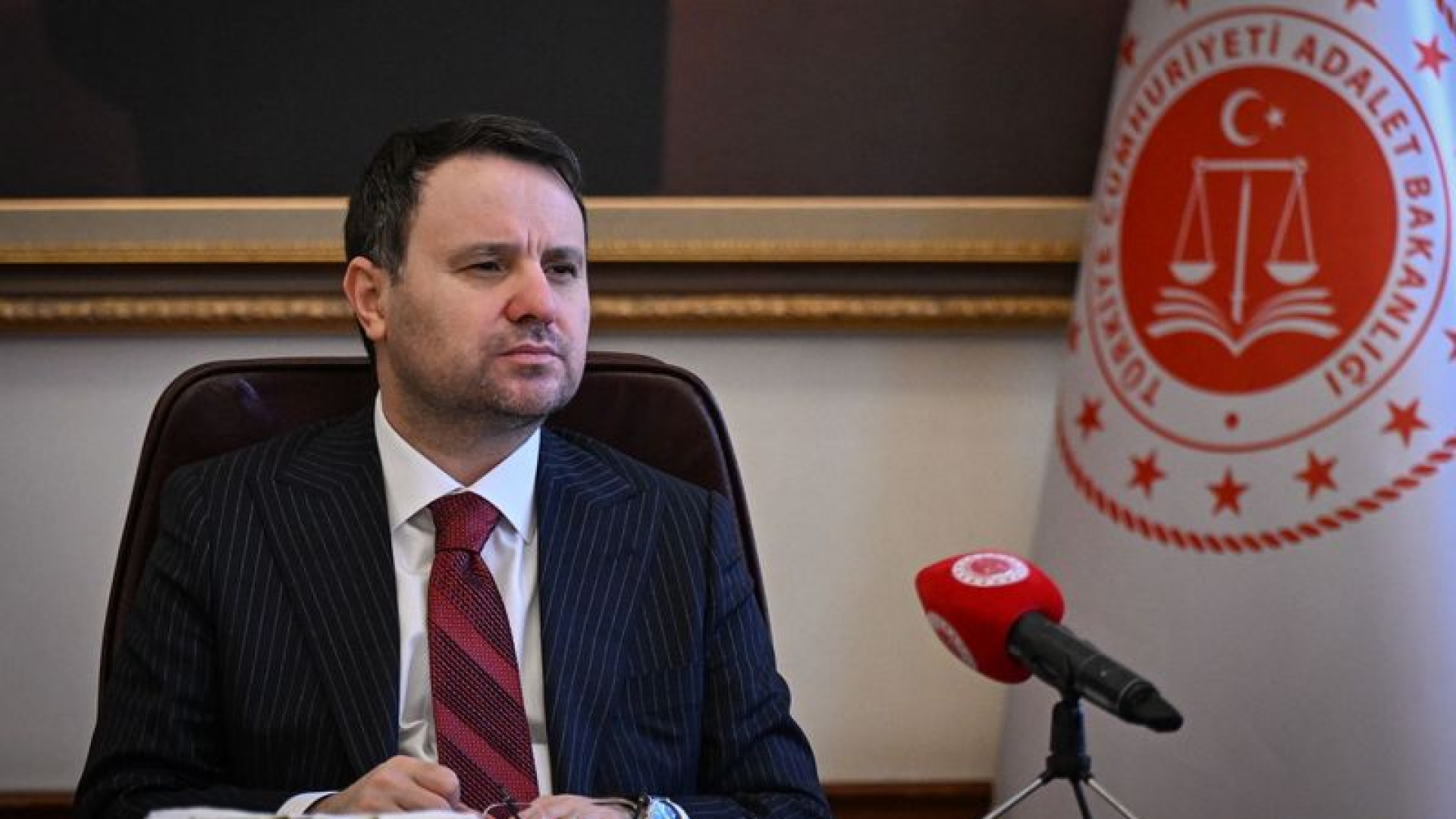 Adalet Bakanı Gürlek'ten Ticaret Mahkemeleri İçin Yeni Kriter: 10 Yıl Şartı