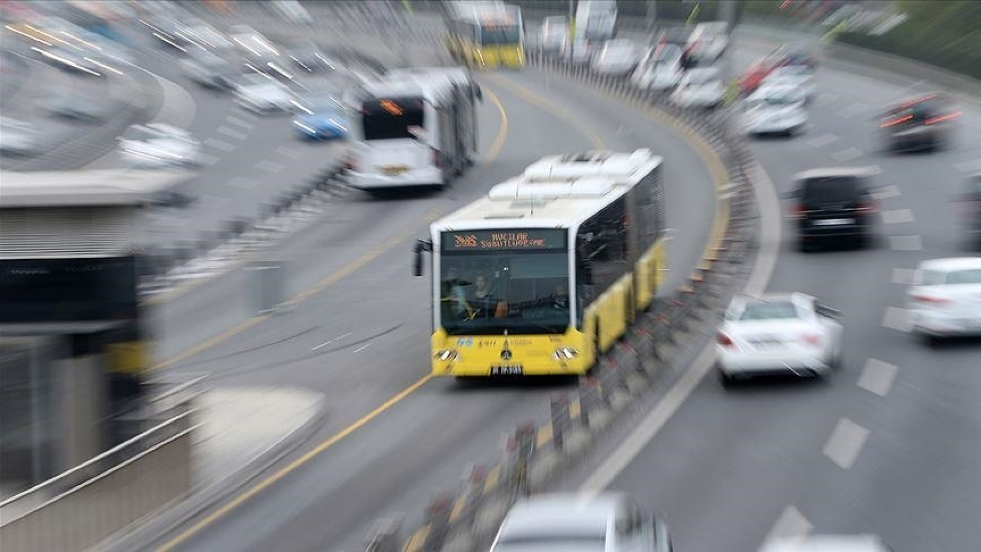 Sultanbeyli'de İETT Otobüsü Yayaya Çarptı: Kadın Ağır Yaralandı