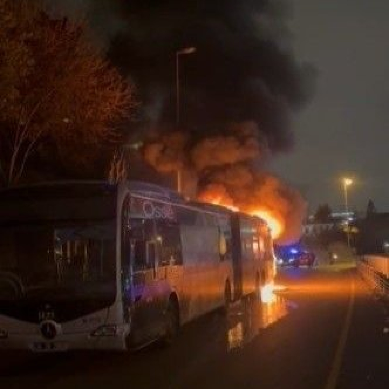 Köprüde metrobüs yangını!