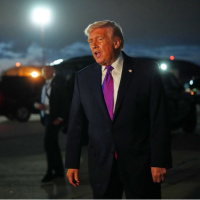 Trump: Hamaney hayatta ama yaralı