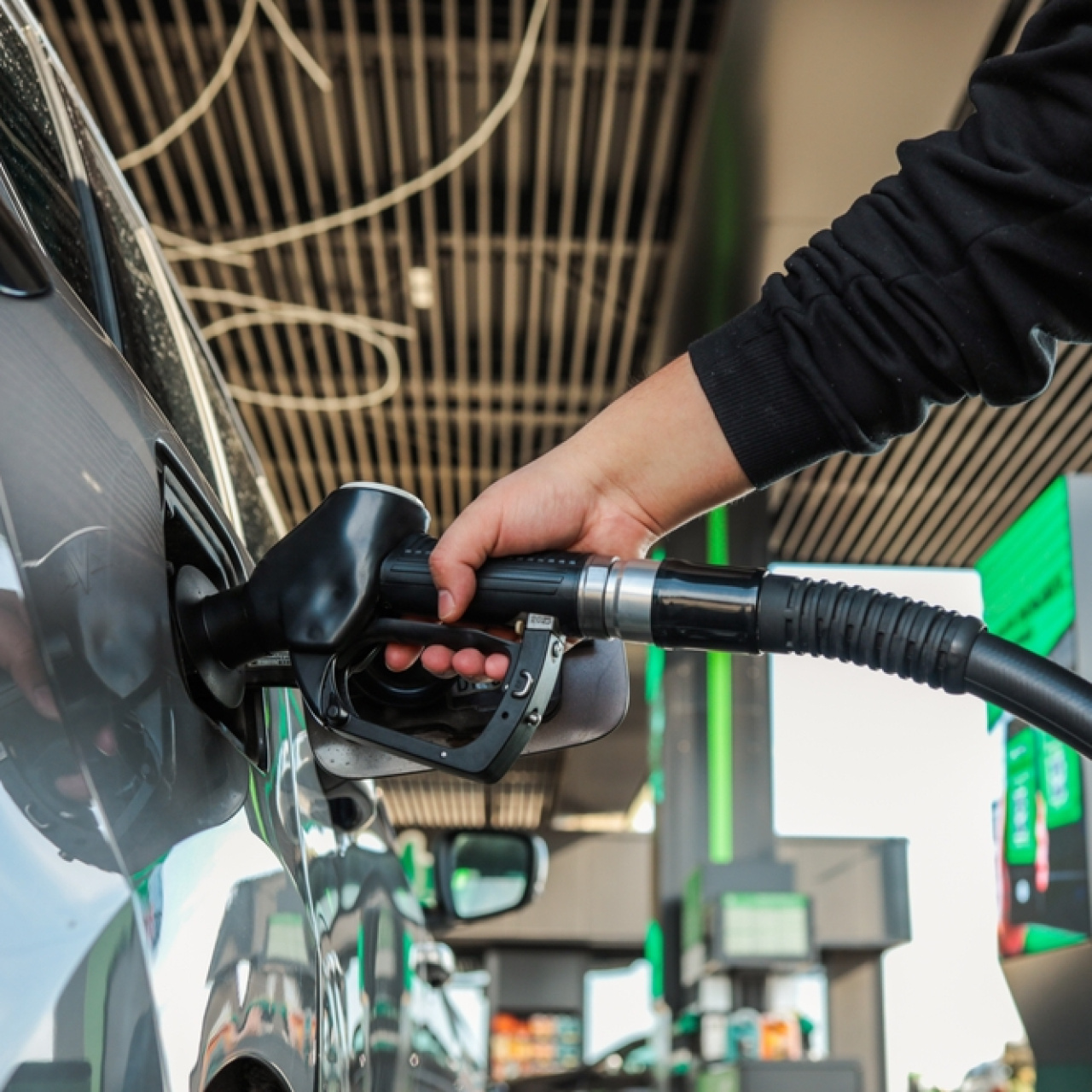 Benzin ve motorine zam geldi