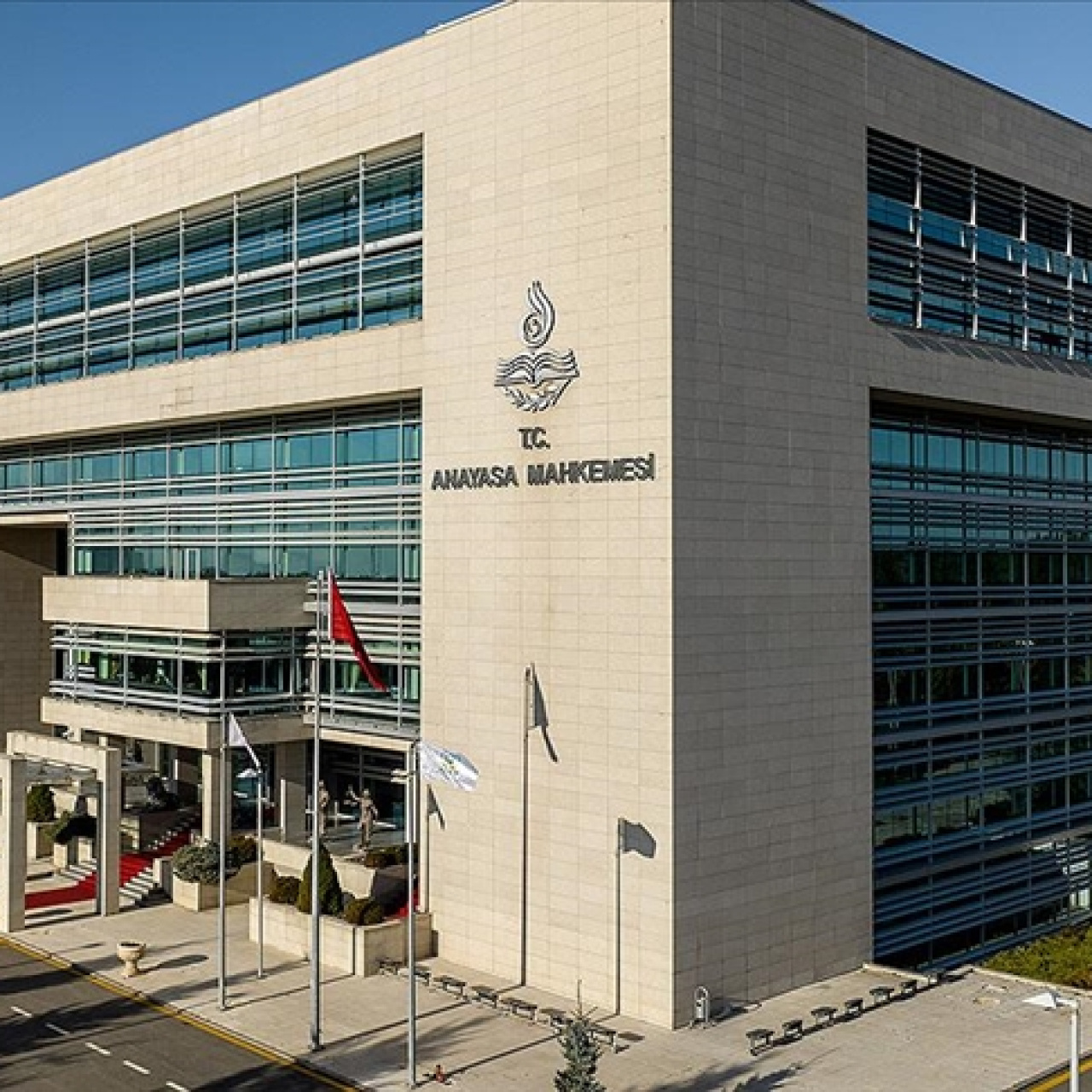 Sağlıkçıların nöbet ücretine sınırlama getiren hüküm iptal