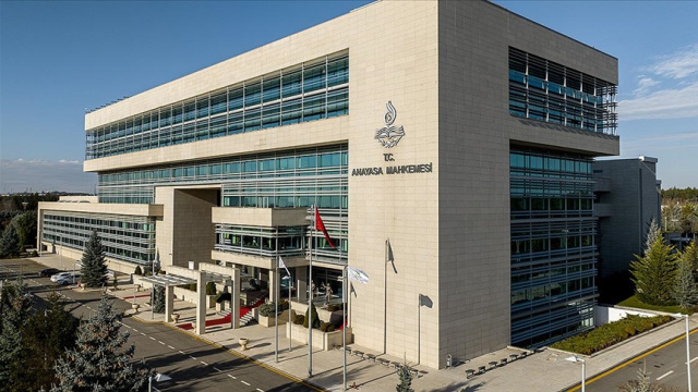 Sağlıkçıların nöbet ücretine sınırlama getiren hüküm iptal