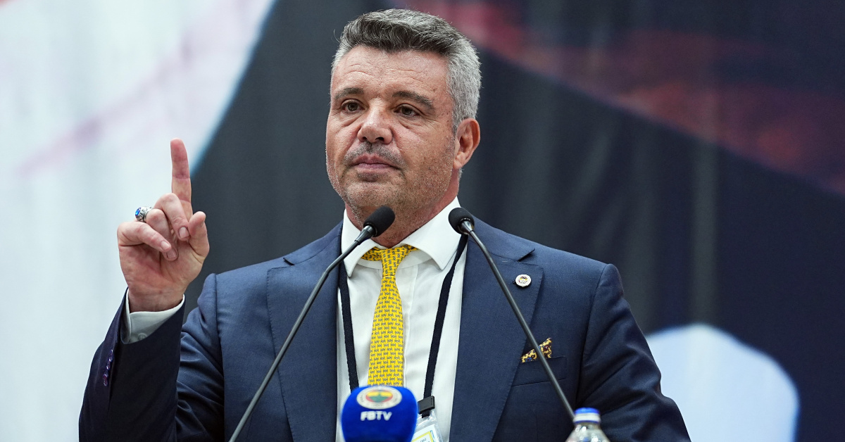 Sadettin Saran basın açıklaması yaparken