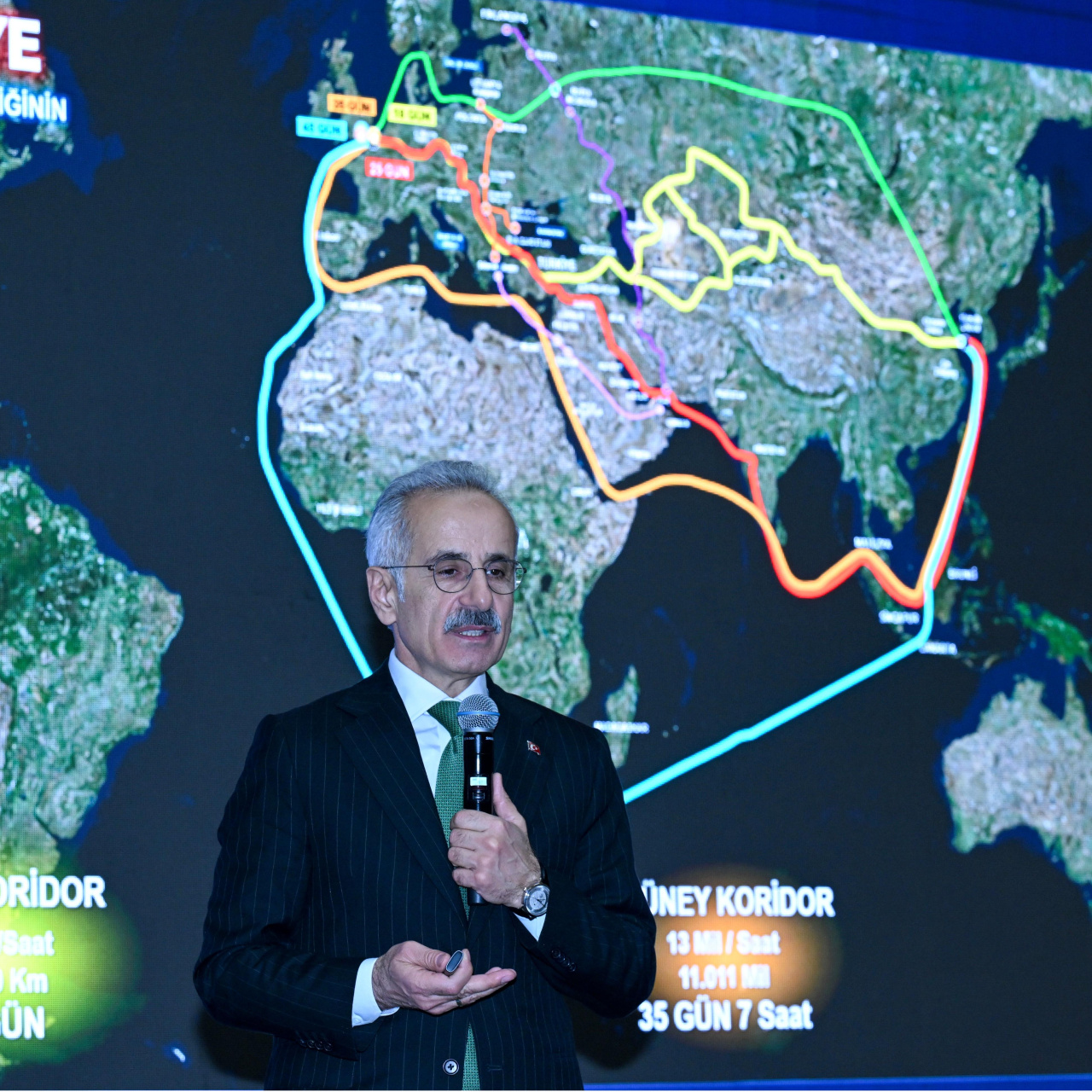 Hürmüz Boğazı’ndan Türk sahipli ilk gemi geçti