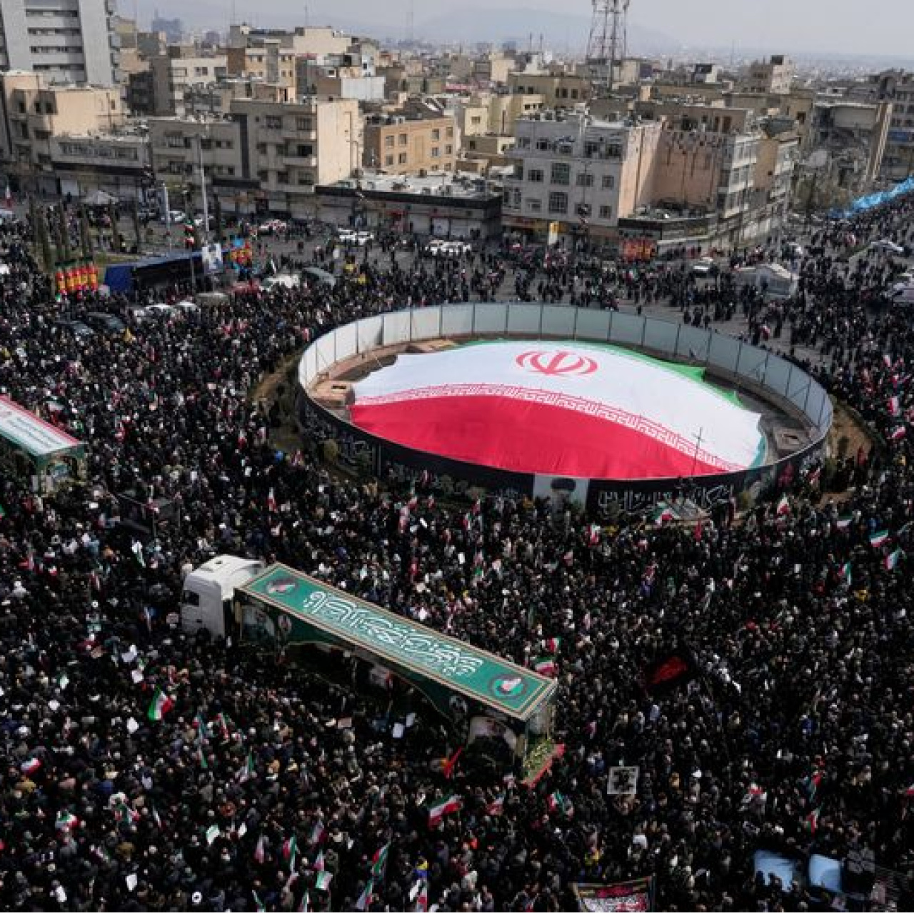 İran'da miting alanında patlama