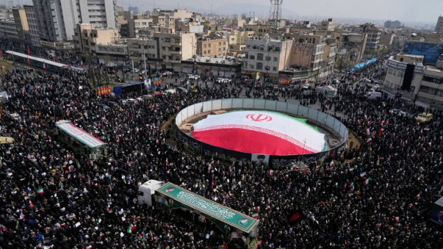 İran'da miting alanında patlama