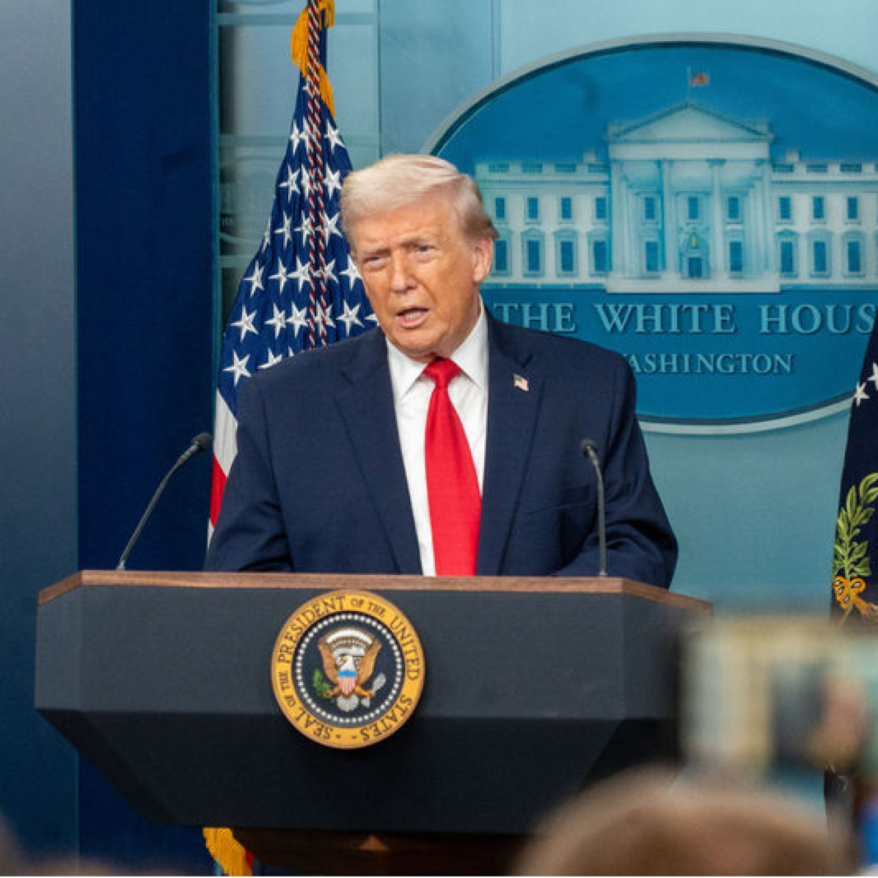 Trump: İran teslim olmak üzere