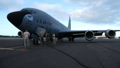 ABD'ye ait yakıt ikmal uçağı düştü