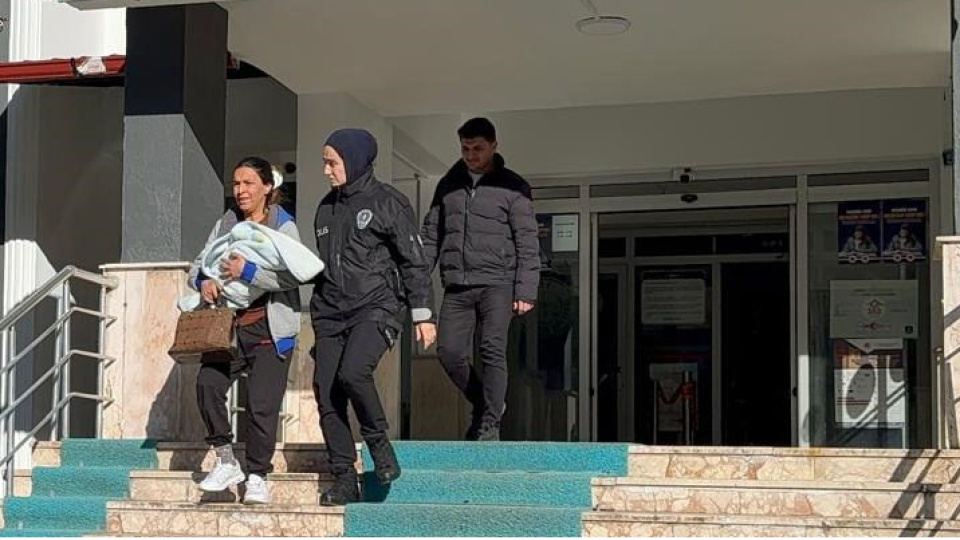 Bebeğinin bezinde uyuşturucu sakladı!