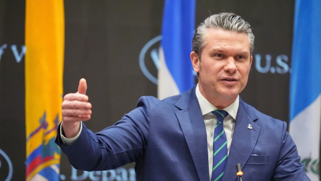 ABD Savunma Bakanı : Hamaney yaralı, bugün İran'ı çok sert vuracağız