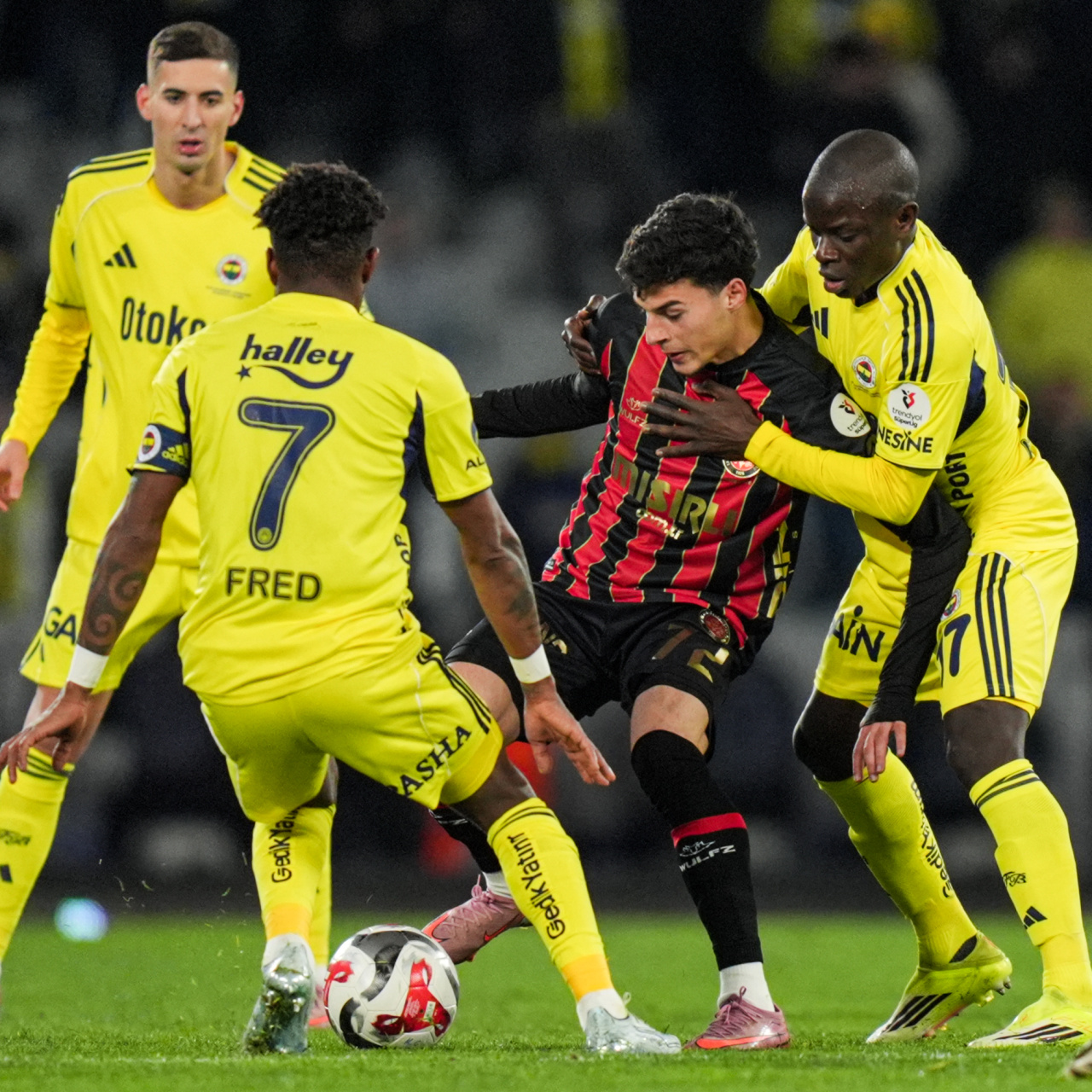 "Çekirge ikinci kez sıçrayamadı!"