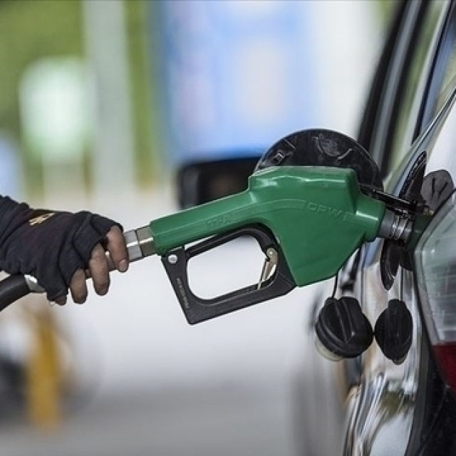 İndirim sonrası akaryakıta çifte zam