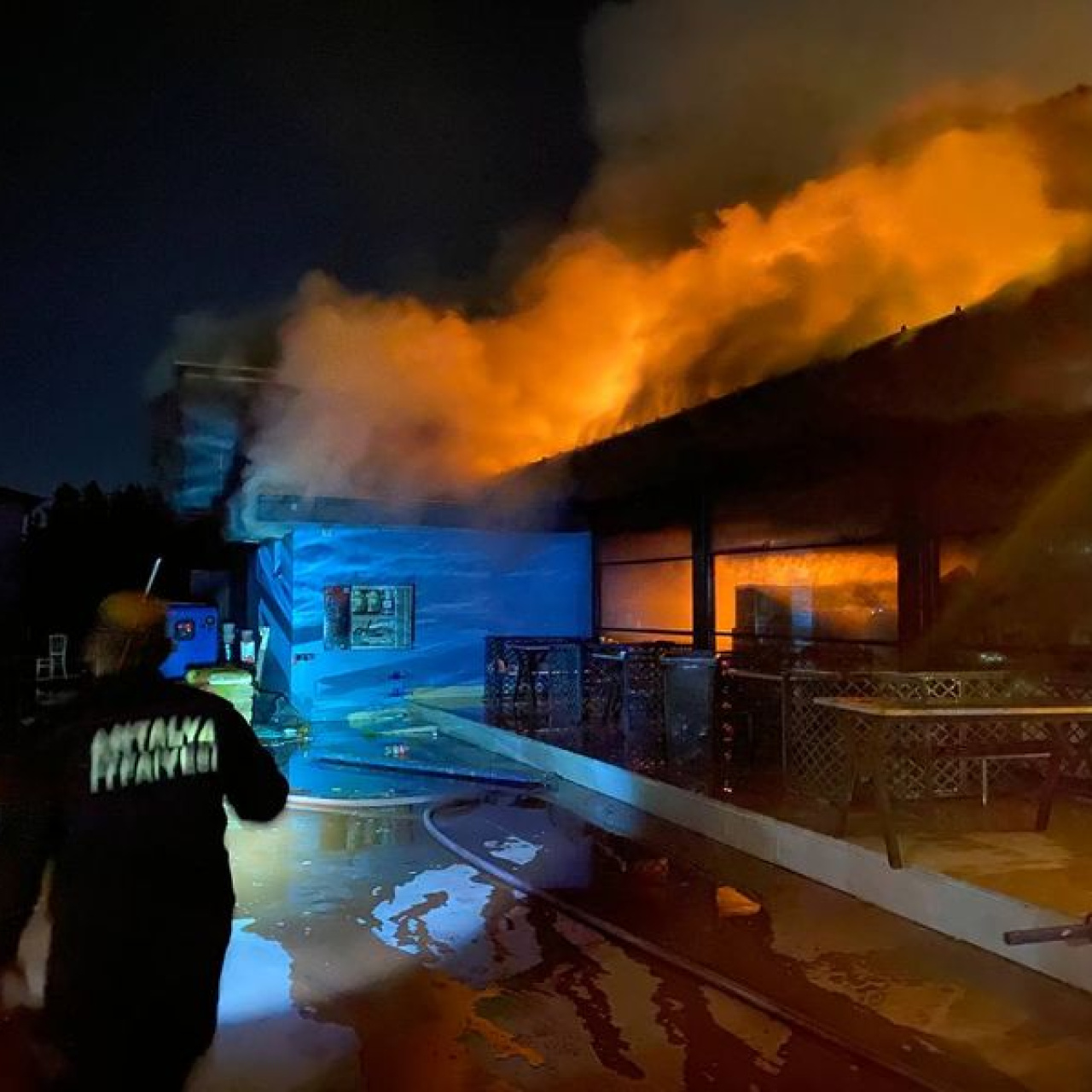 Antalya'da zincir markette yangın
