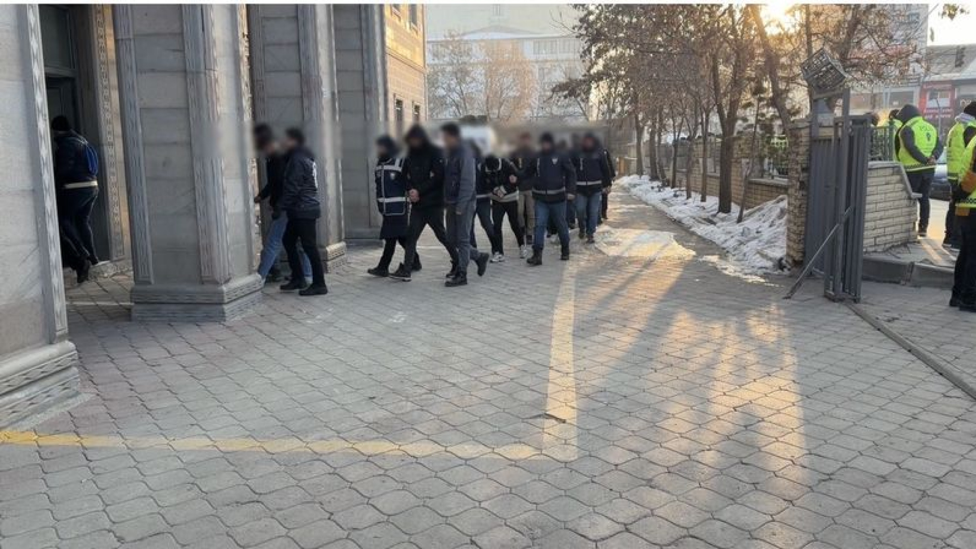 Ağrı Merkezli Yasa Dışı Bahis Operasyonunda 65 Kişi Tutuklandı