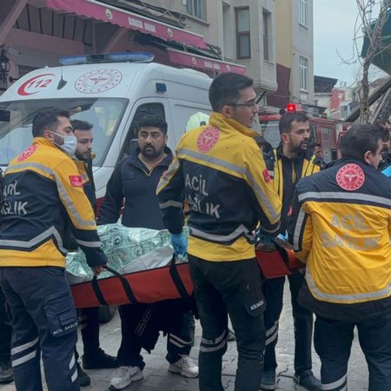 İstanbul'da yangın: 1 ölü, 5 yaralı!