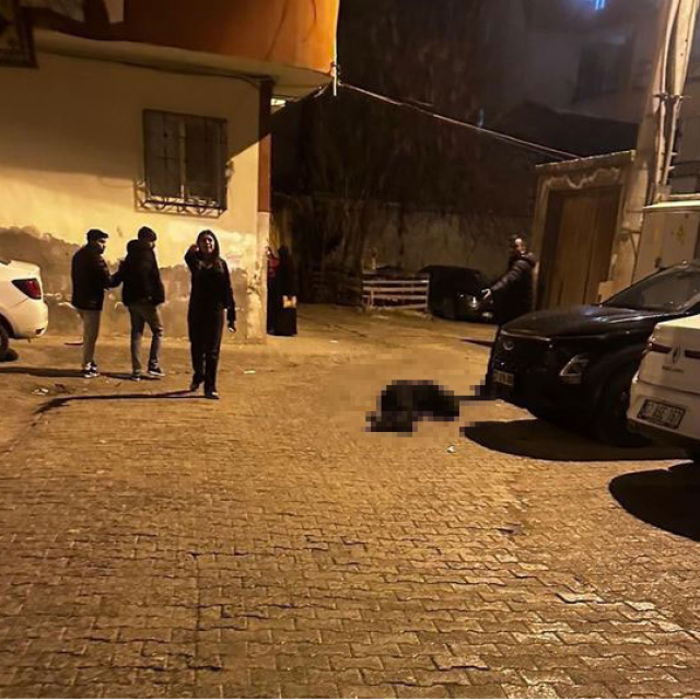 Sokakta yürürken silahla başından vuruldu