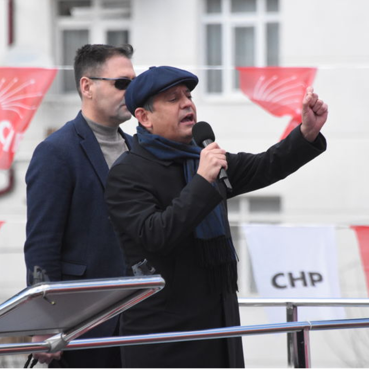 CHP lideri Özel Uşak'ta konuşuyor