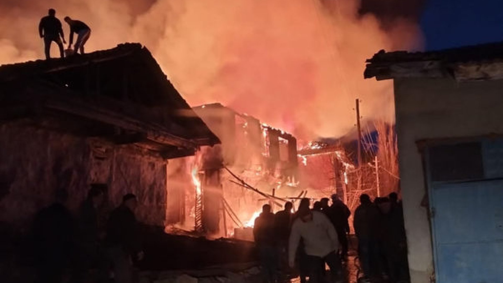 Çorum'da 2 ev ve 1 traktör yandı | Son dakika haberleri