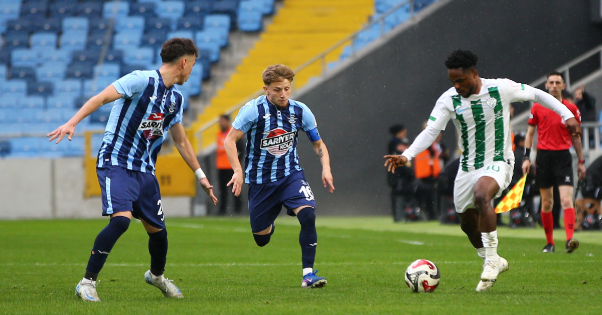 Maçtan genel bir görünüm ve skor tabelası