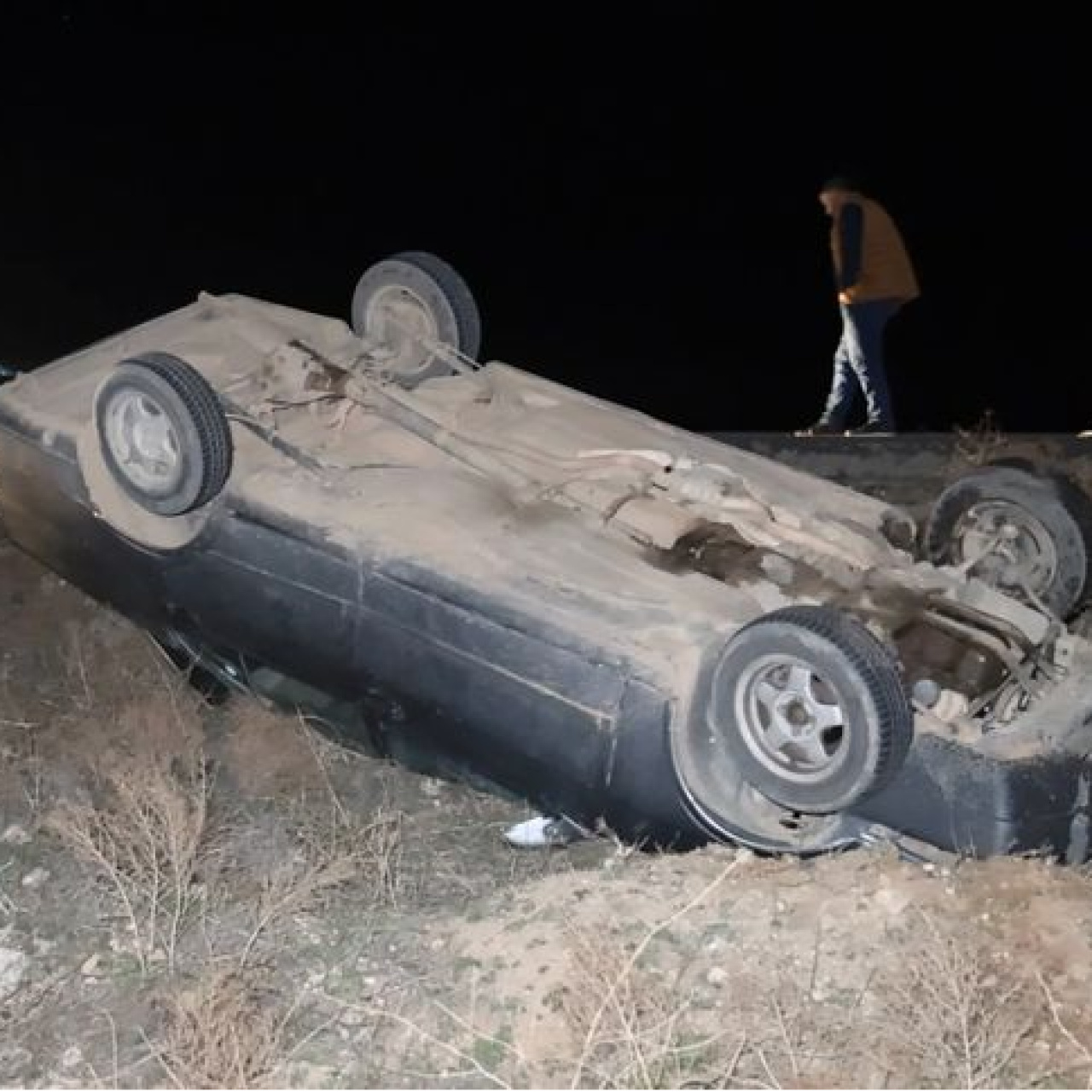 Otomobil ve kamyonet çarpıştı: 1 ölü