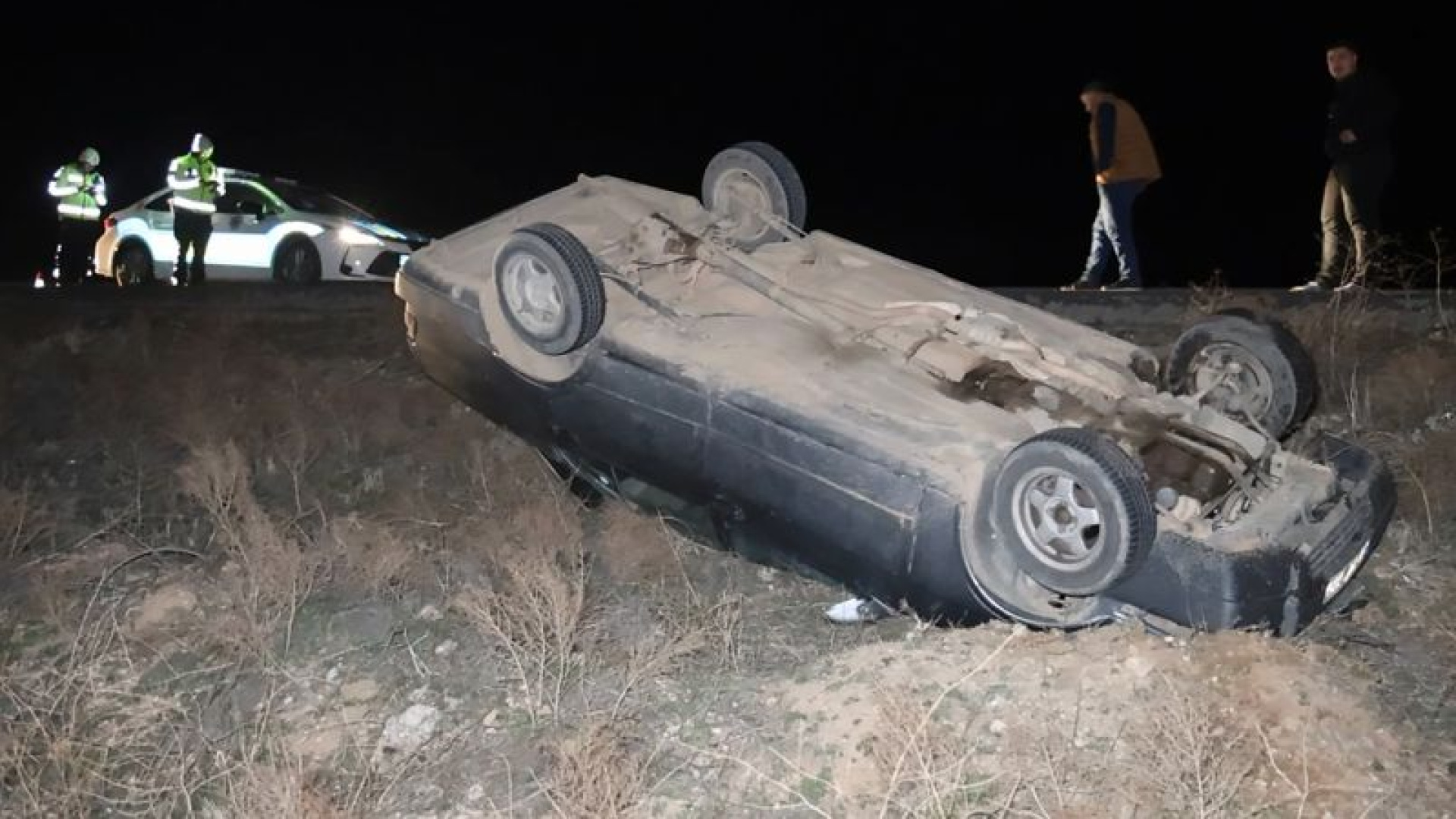 Otomobil ile kamyonet kavşakta çarpıştı: 1 ölü, 1 yaralı