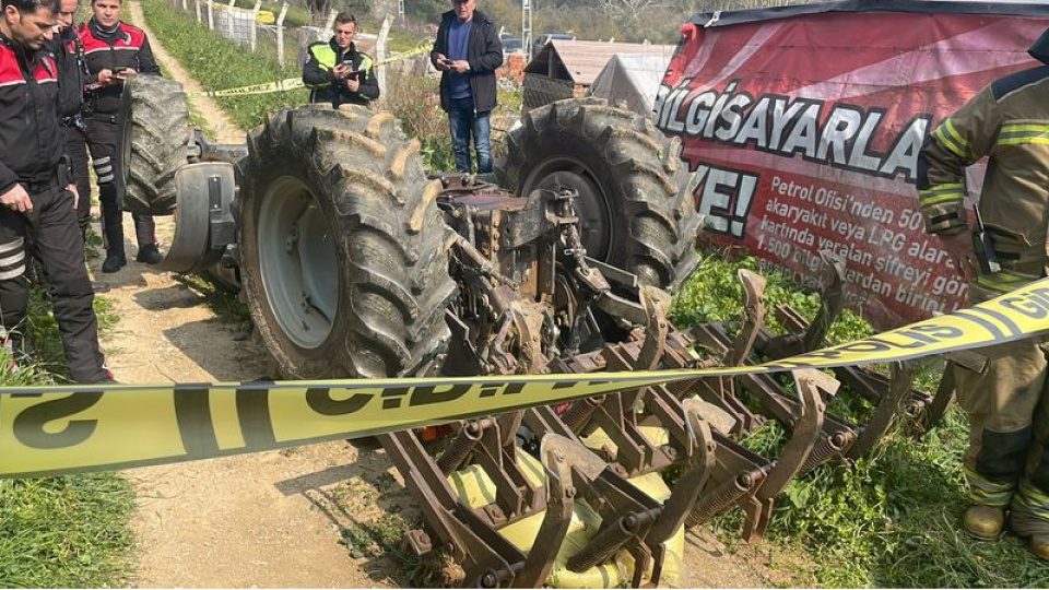 Devrilen traktör sürücüsü can verdi