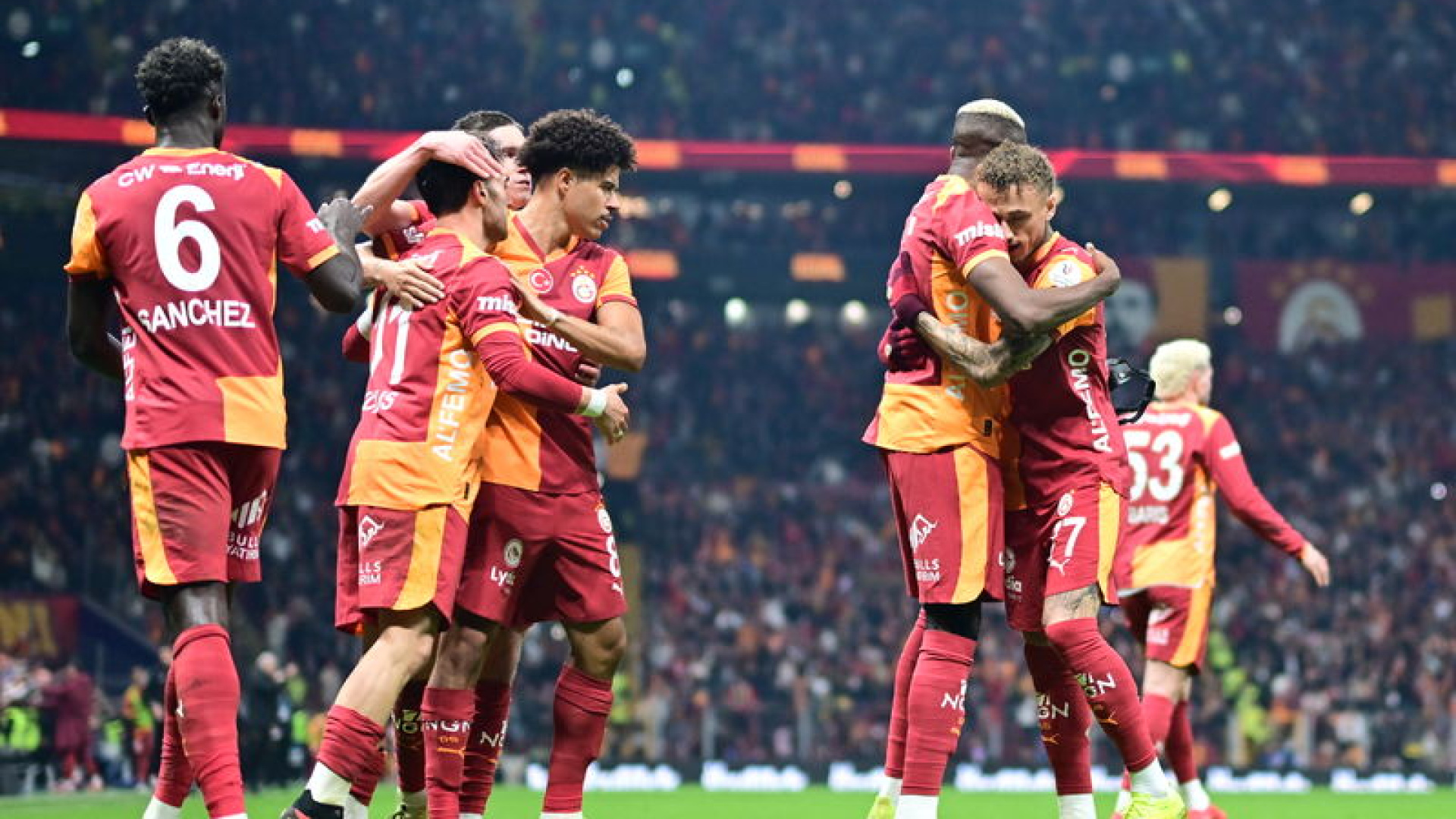 Galatasaray, Süper Lig Liderliğini Pekiştirmek İçin Başakşehir'i Konuk Ediyor