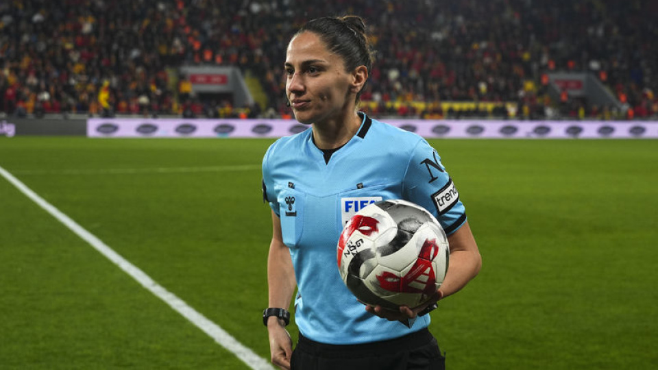 Kadın hakem Asen Albayrak, lig tarihine geçti!