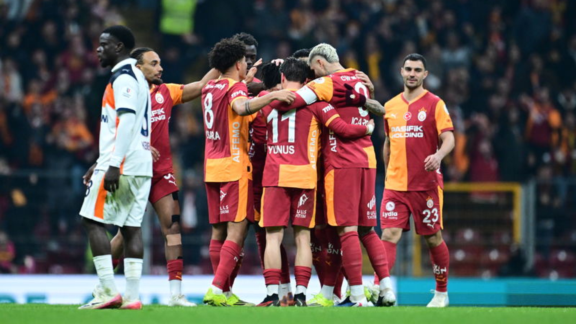 Galatasaray, Başakşehir'e Karşı 8'de 8 Yaparak Liderliğini Pekiştirdi!