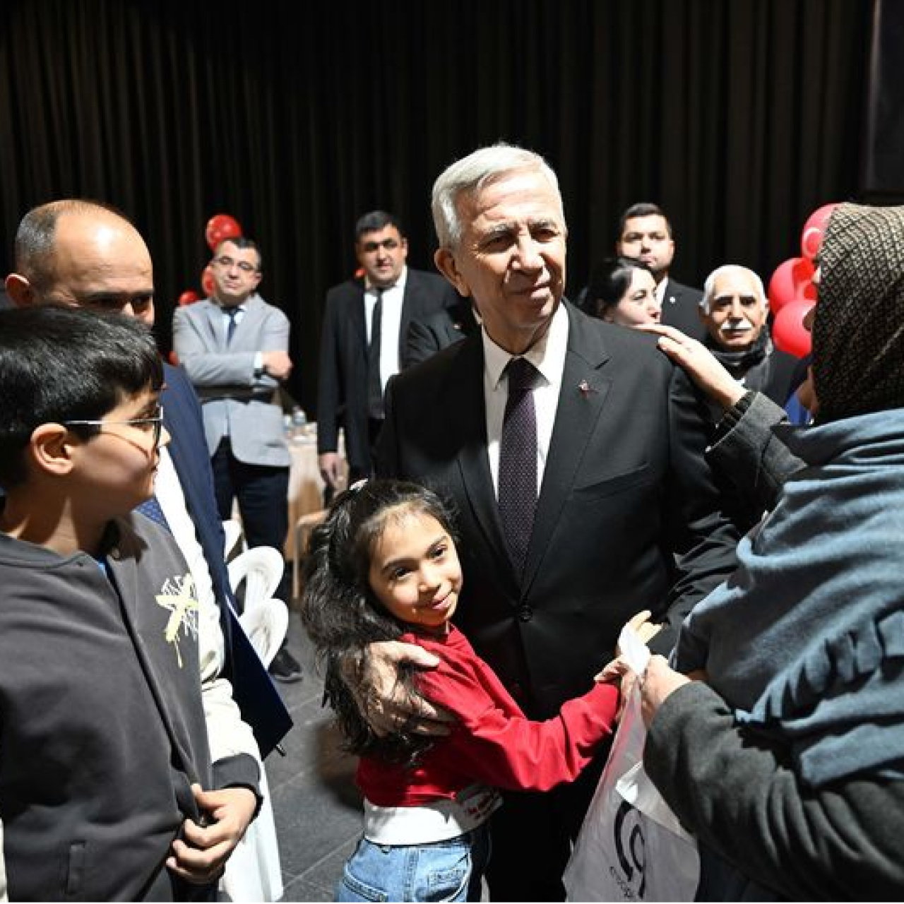 Mansur Yavaş, şehit aileleri ve gazilerle iftar yaptı